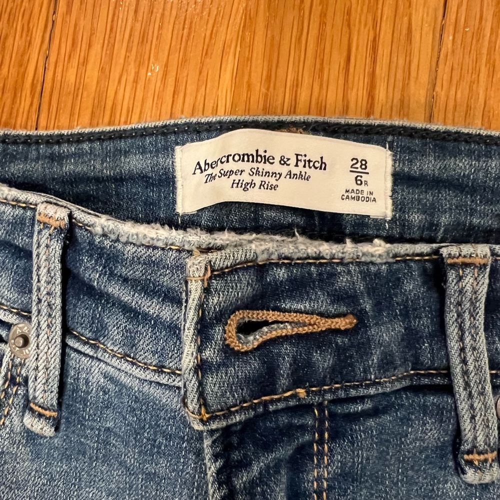 NWT! Abercrombie & Firch the super skinny ankle jean 28/6R - Picture 2 of 4